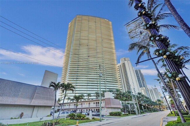 Building Photo - 18975 Collins Ave Unit 3000