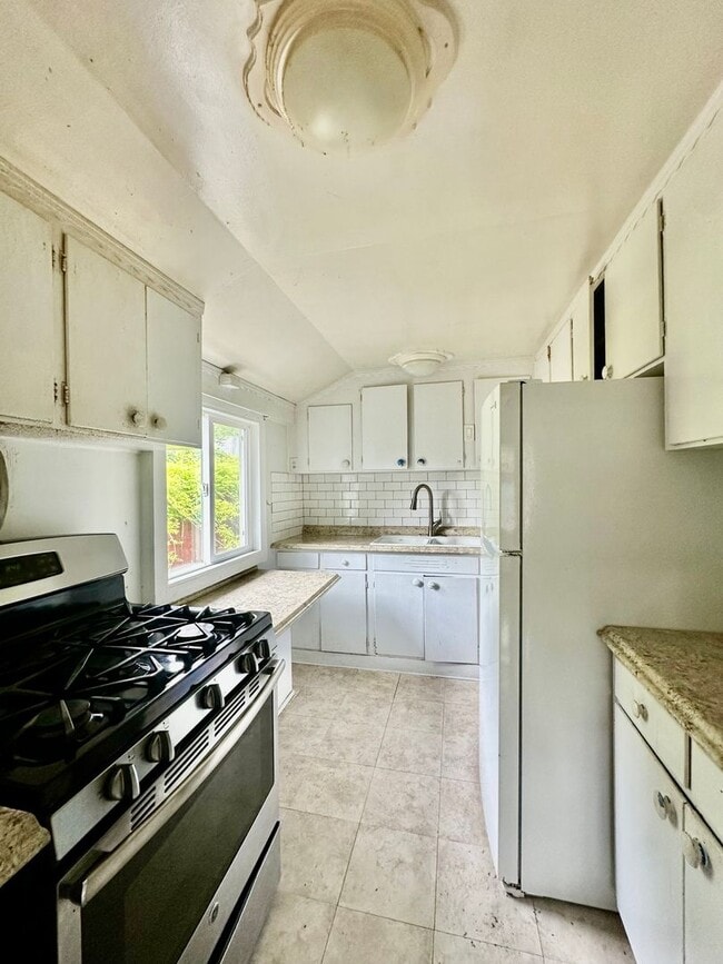 Building Photo - 825 Carolina St Unit A