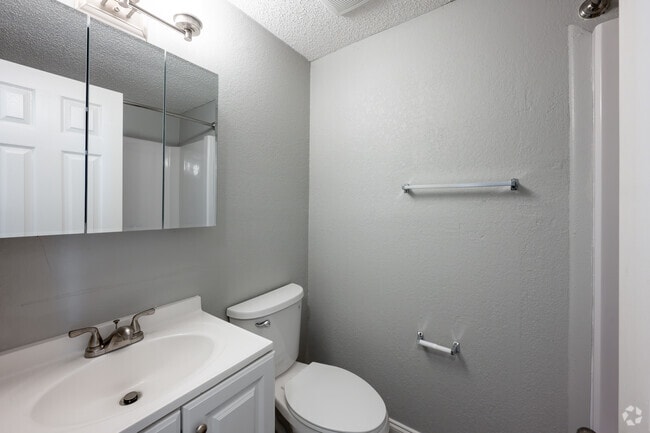 Studio, 1BA - 288SF - Studio - Bathroom