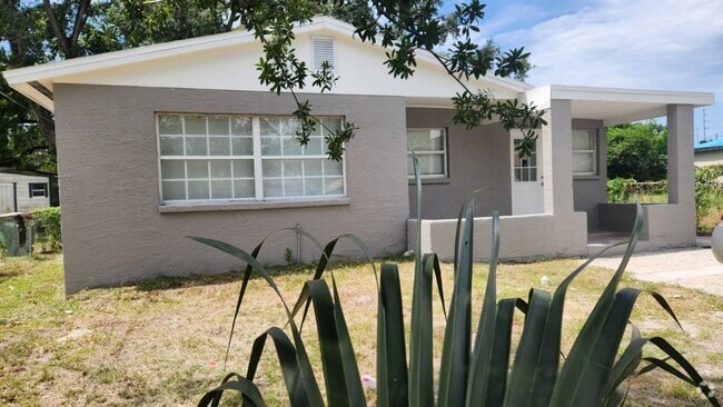 Building Photo - Renovated 4/2 Home Tampa Available Now
