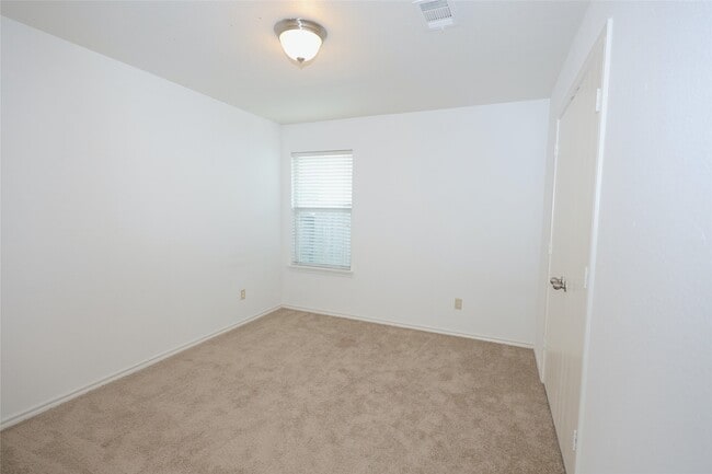 Photo - 142 Thunder Basin Dr