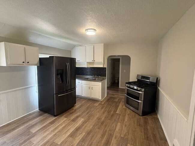 3130 W 33rd St Unit 1