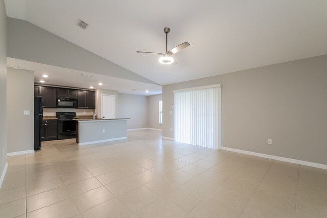 Photo - 246 Hyacinth Ct