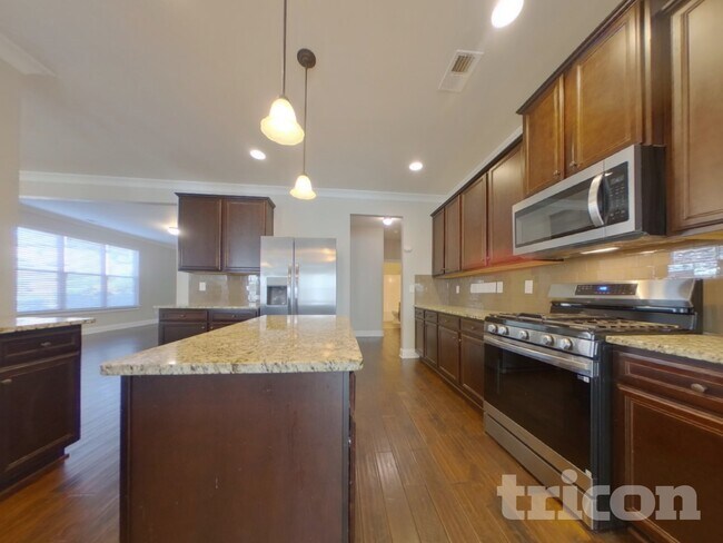 Photo - 910 Southfork Dr