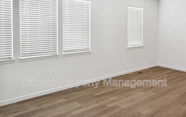 Photo - 632 Thoroughbred Ln