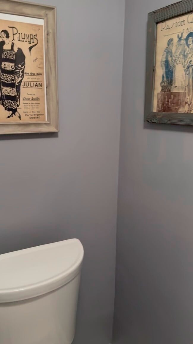 3525 R St NW Unidad English Basement
