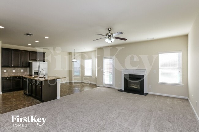 Photo - 403 Live Oak Pass