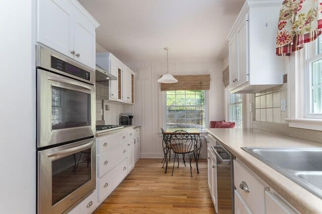 Photo - Downtown Large Home - Mooreland Heights