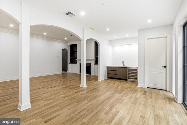 Photo - 321 S 3rd St