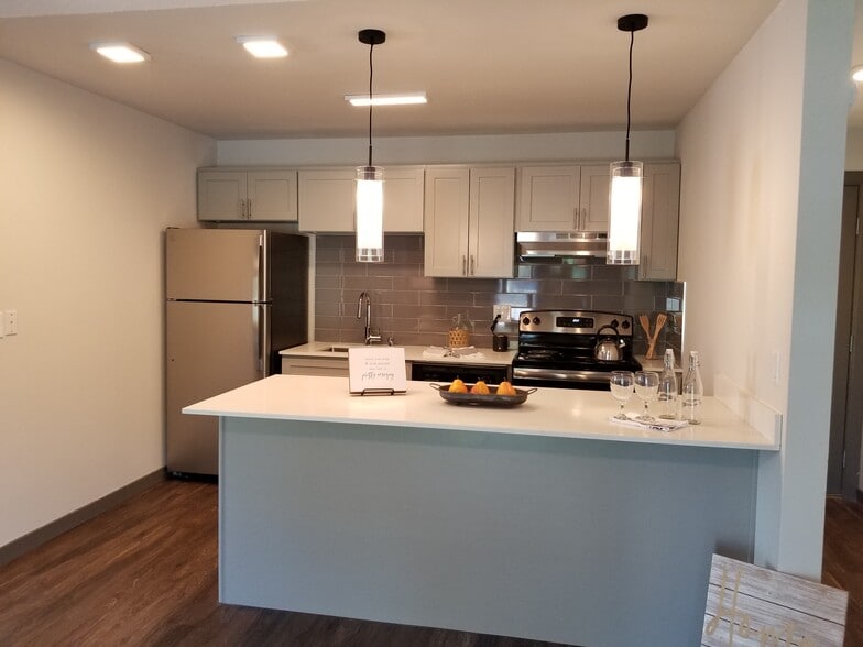 Beautifully Renovated #10-101