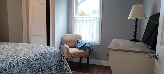 Both bedrooms have windows and lots of natural light - 820 Page St House