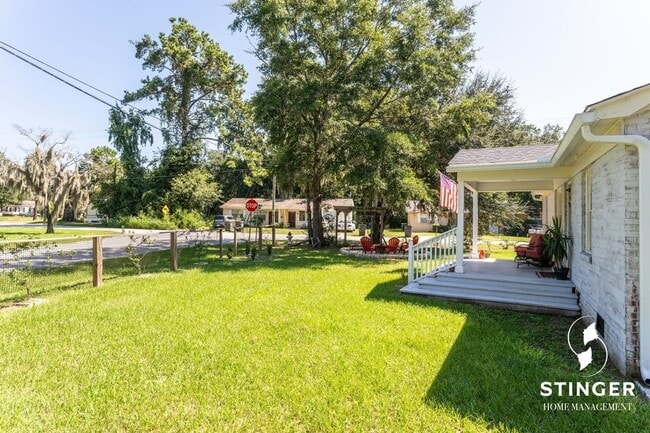 Photo - 1706 Hogarth St