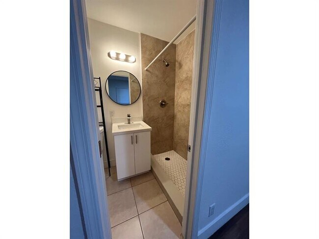 Photo - 2300 NW 6th St Unit 9