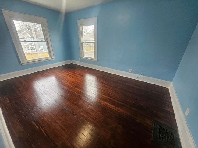 Photo - 1330 Midland Ave