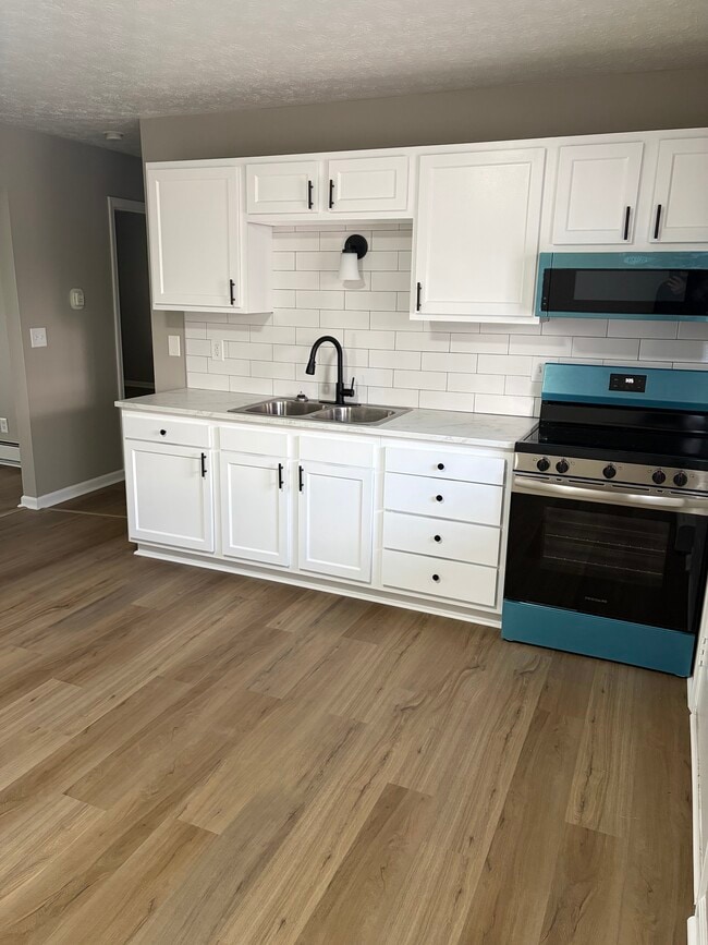 Building Photo - Green Acres - 4943-4959 Unit 4943-A