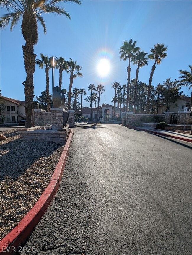 Building Photo - 1830 N Buffalo Dr Unit 2015