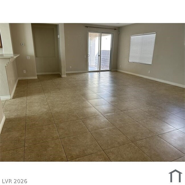 Photo - 2660 Lochleven Way