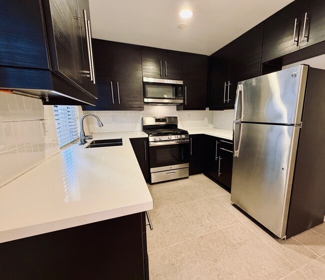 Kitchen - 177 Douglas St Unit #1