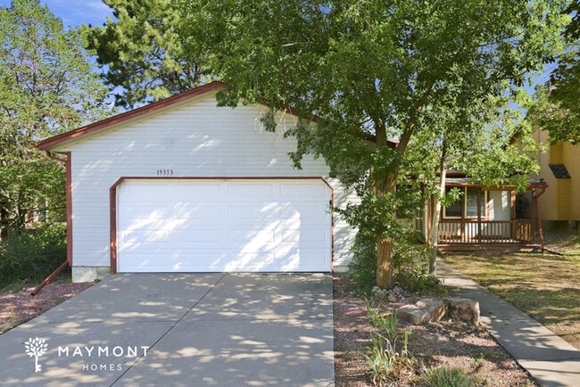 Building Photo - Charming Aurora Home with Deck