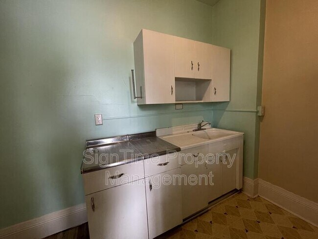 Photo - 38 E Franklin St