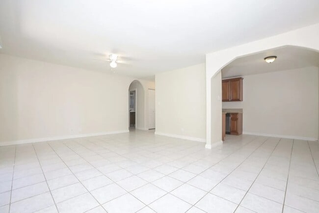Photo - 363 Bard St