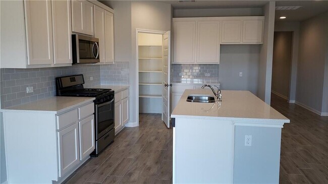 Photo - 1508 Whippletree Trl