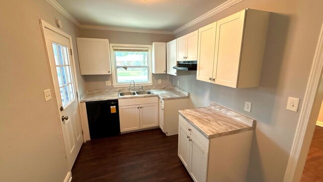 Photo - 875 Enfield Rd