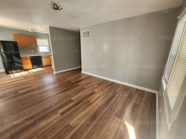 Photo - $1,050 3 bedroom / 2 bathroom - Single Family Home