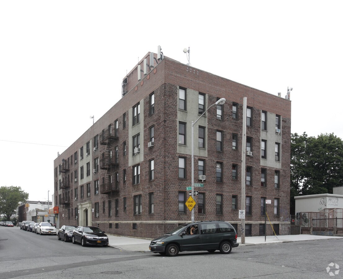 Photo - 1702 W 7th St Apartments