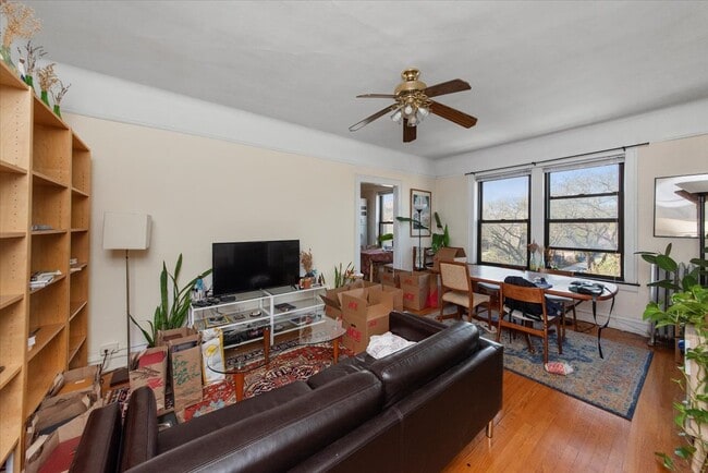 Photo - 5704 S Harper Ave Unidad 206