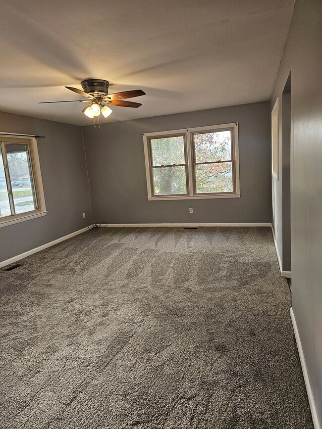 Photo - 3 bedroom 2 bathroom for rent!