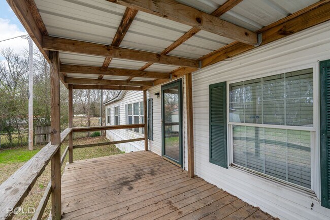 Photo - 207 Moore St