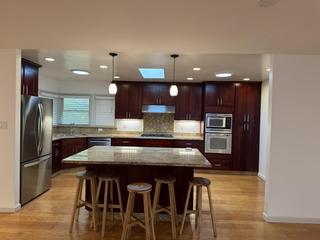 Photo - 1359 Country Club Dr