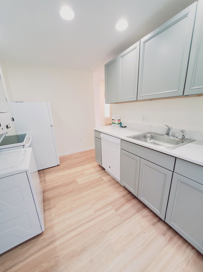 Photo - 575 Burnsford Ave