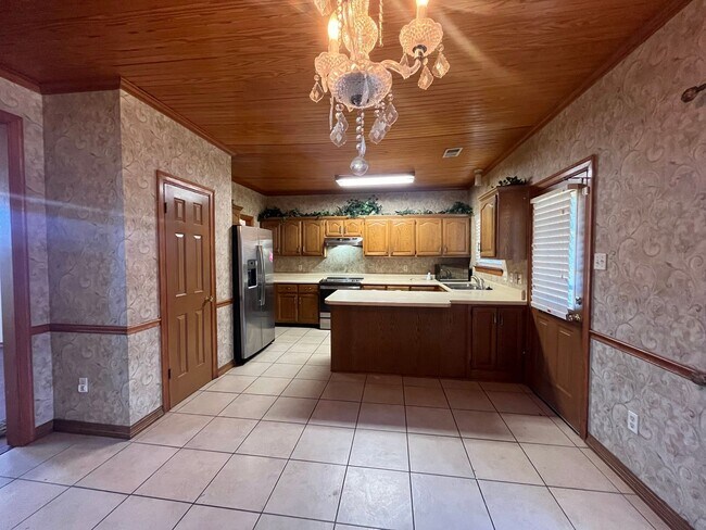 Photo - Mother-In-Law Suite in the back! Cozy Sout...