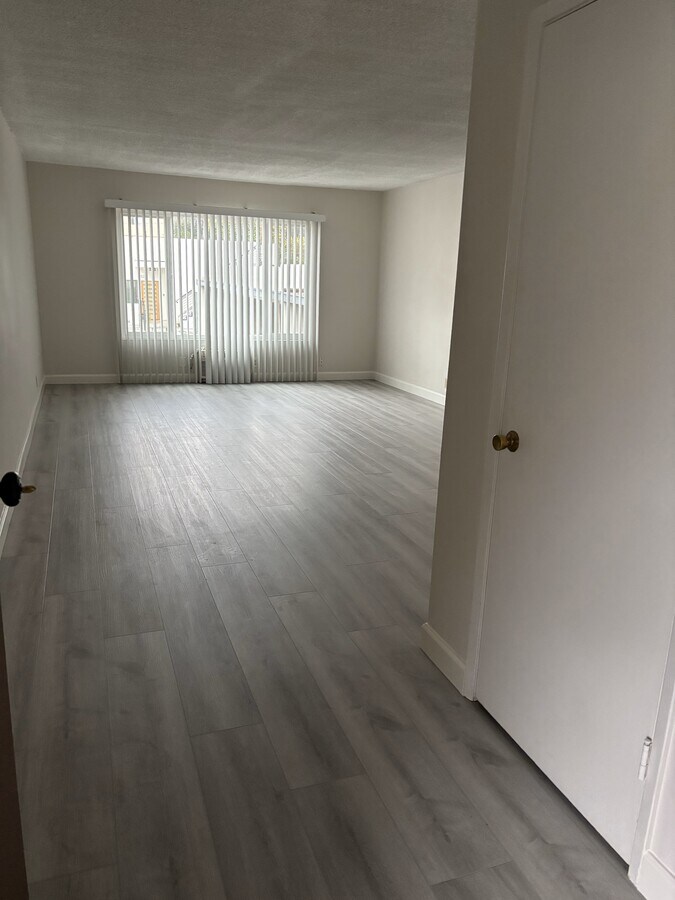 Photo - 11865 W Magnolia Blvd Unidad 3