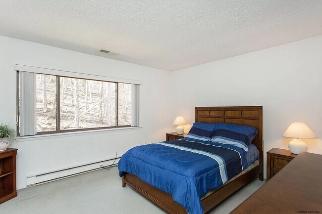 Photo - 82 Crestwood Ter