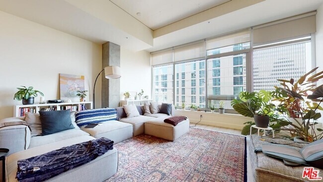 Building Photo - 1155 S Grand Ave Unit 1315 Rental