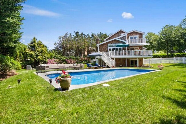 Photo - 114 Narod Blvd