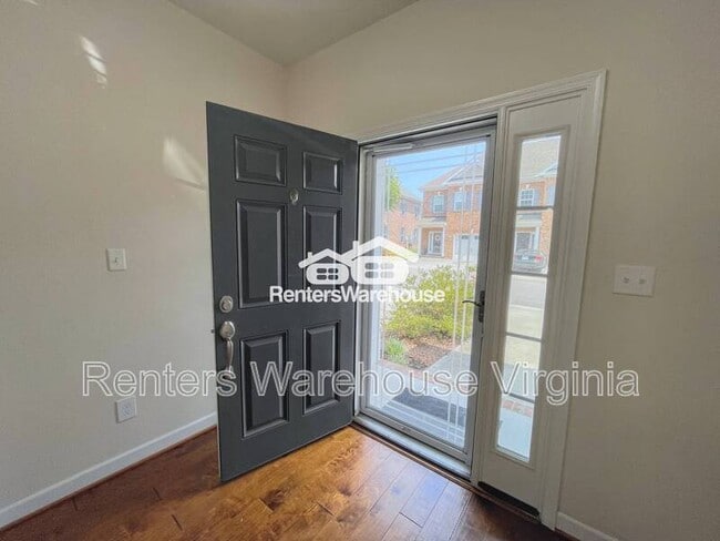 Photo - 1128 Winsford Ln