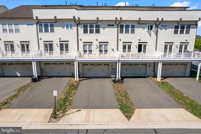 Photo - 44711 Plympton Square