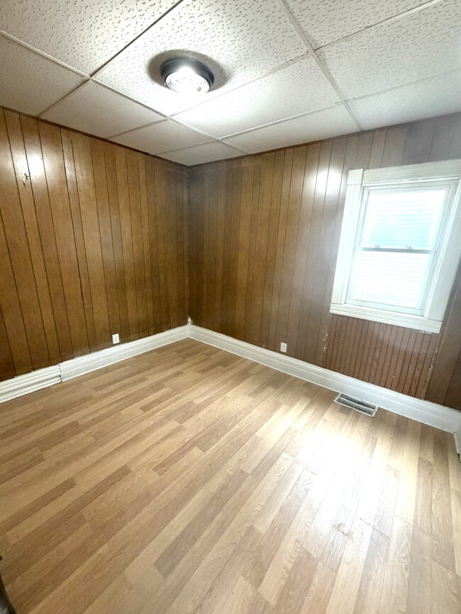 Main floor 3 Bed/1 Bath Available!