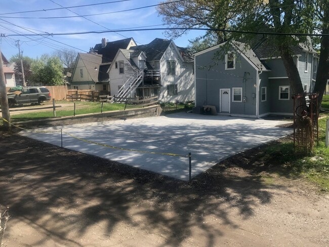 Photo - Large 6BR high-end finishes available JUNE