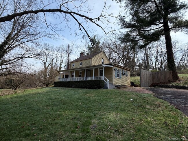 Photo - 327 W Neck Rd