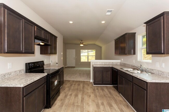 Photo - 118 Shaley St