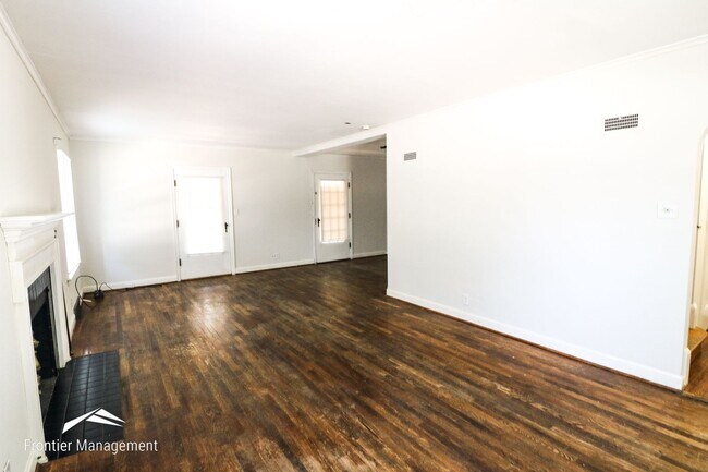 Photo - Spacious 5 Bedroom Home Perfectly Located ...