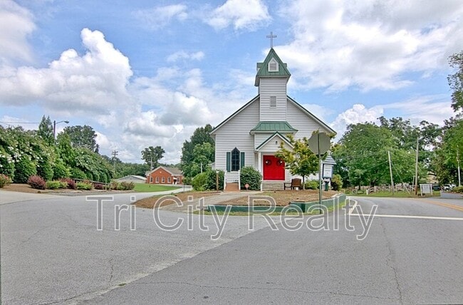 Photo - 208 Brooks Rd