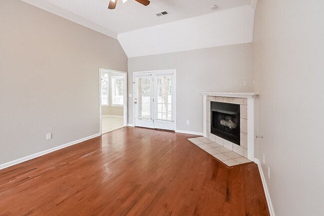 Photo - 216 Fawn Dr N