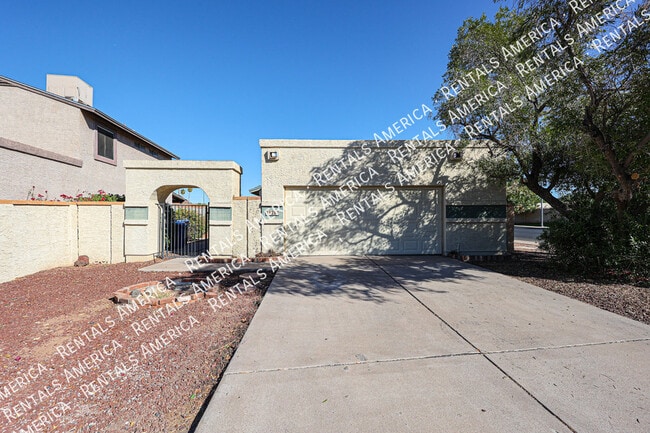 Photo - 630 E Jensen St