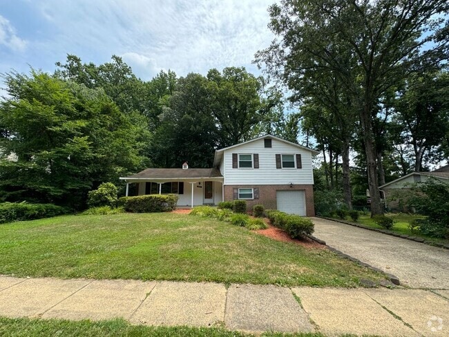 Building Photo - Spacious 4 Bed 3 Bath Home With Fully Fenc...